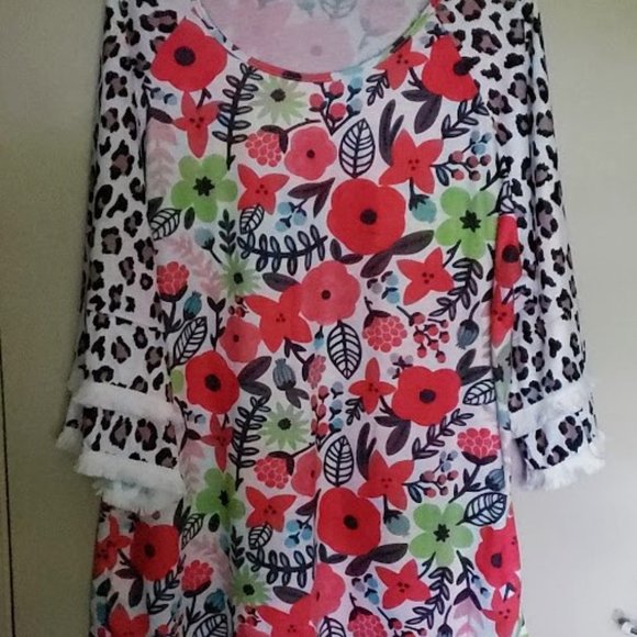 Boho Mixed Print Tunic Size 2XL Animal and Floral Super Fun! - Picture 5 of 7